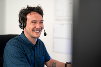 Service Mitarbeiter mit Headset