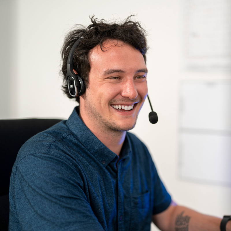 Service Mitarbeiter mit Headset