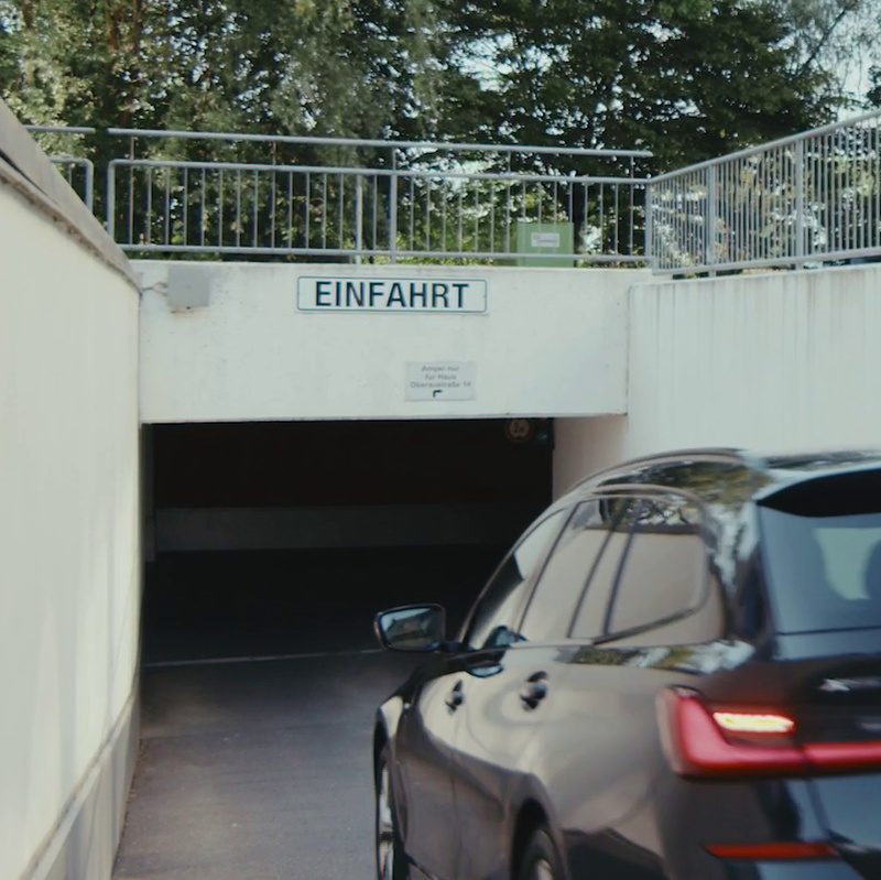 Zufahrtskontrolle mit UHF Longrange-Leser an Tiefgarageneinfahrt