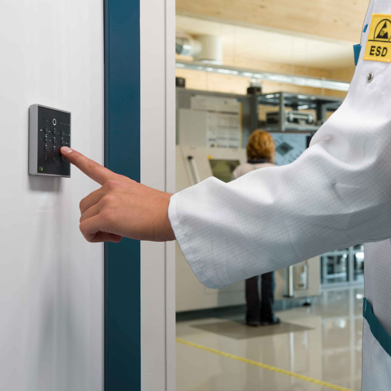 Zutrittsleser INTUS 620 wird per PIN bedient