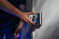 Zutrittskontrolle mit Smartphone an INTUS 700