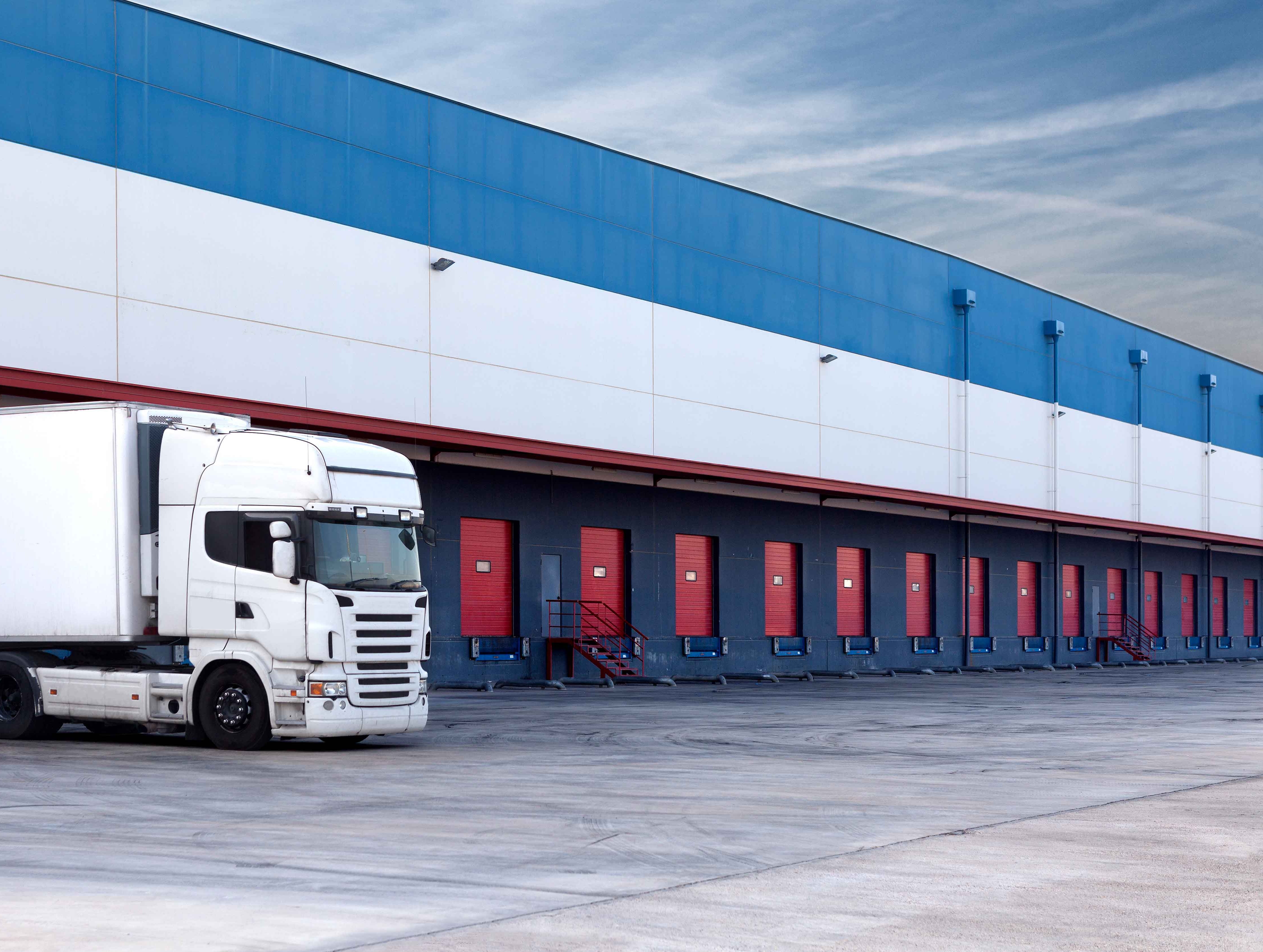 LKW an Laderampe