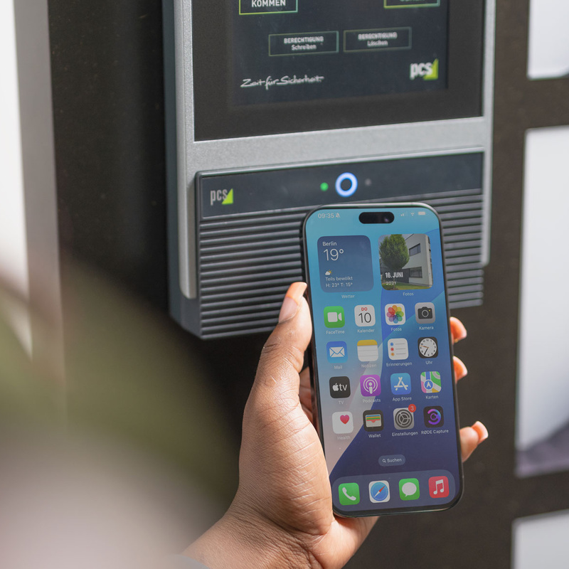 Digitale Zeiterfassung per Smartphone an INTUS 5600