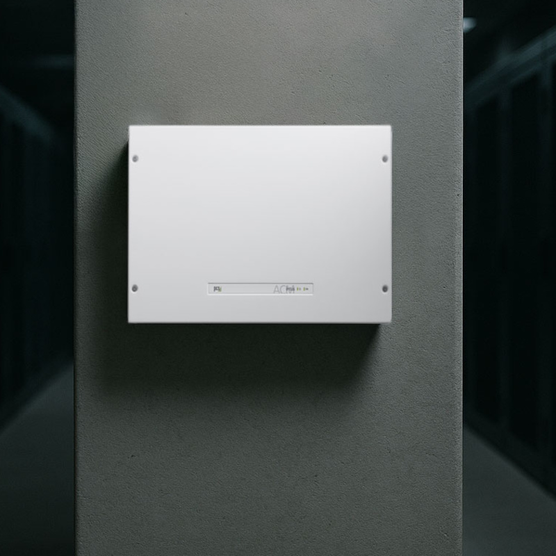 Zutrittsmanager INTUS ACM an Wand montiert